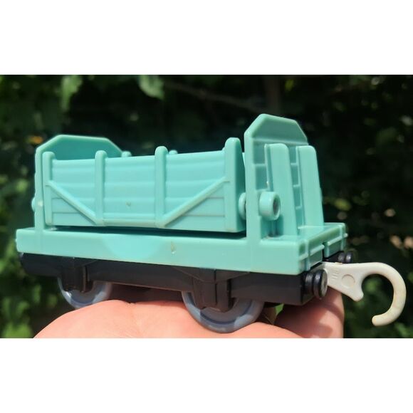 TOMY Trackmaster Thomas & Friends Green Log Car for Zip Zoom Logging Adventure - Picture 3 of 15